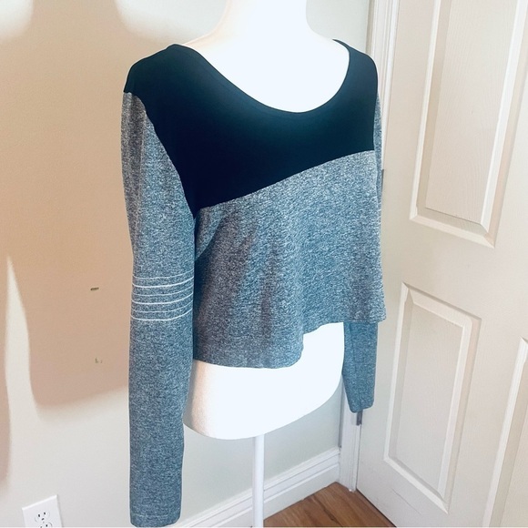 Nike Dri-FIT Epic Knit Seamless Long Sleeve Crop Top, Size Medium. - Picture 4 of 11